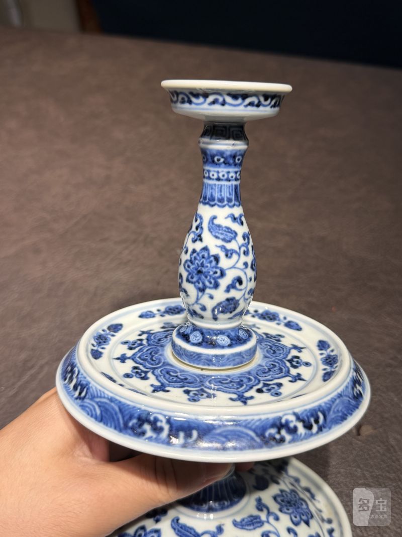 清乾隆 青花缠枝莲纹烛台 - 图11